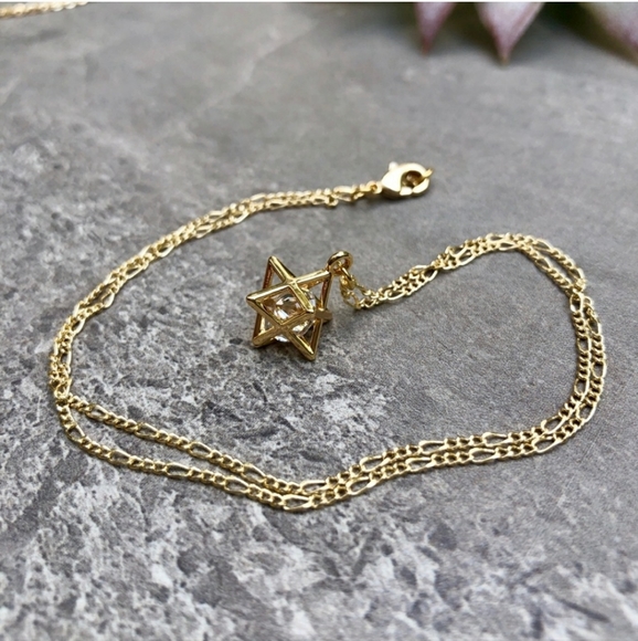 Shooting Star 22K Gold Geometric Necklace - Picture 4 of 4